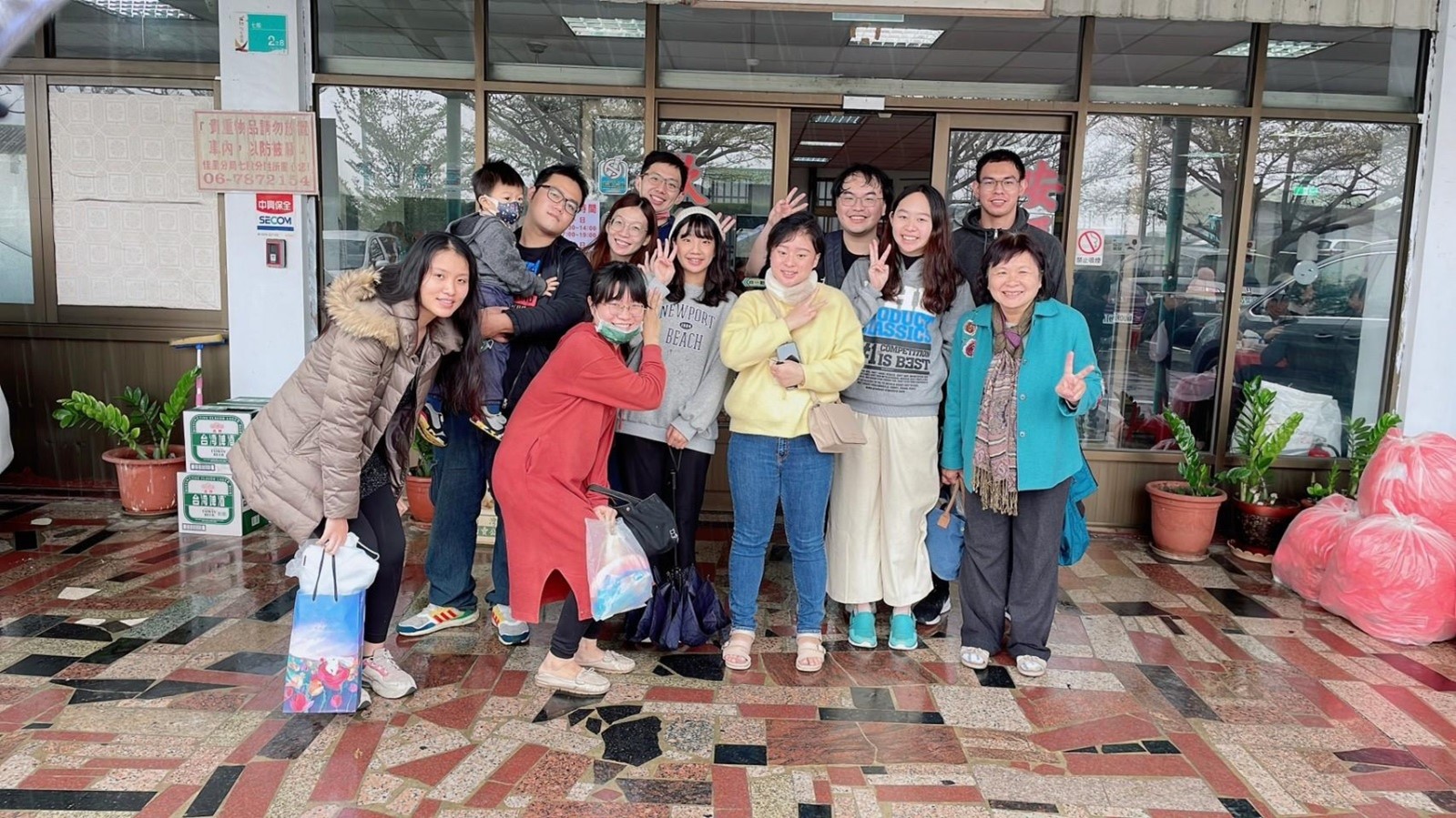 以利亞小組圖片